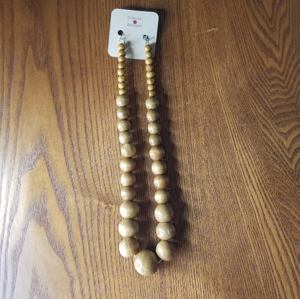 LIGHT BROWN WOOD NECKLACE